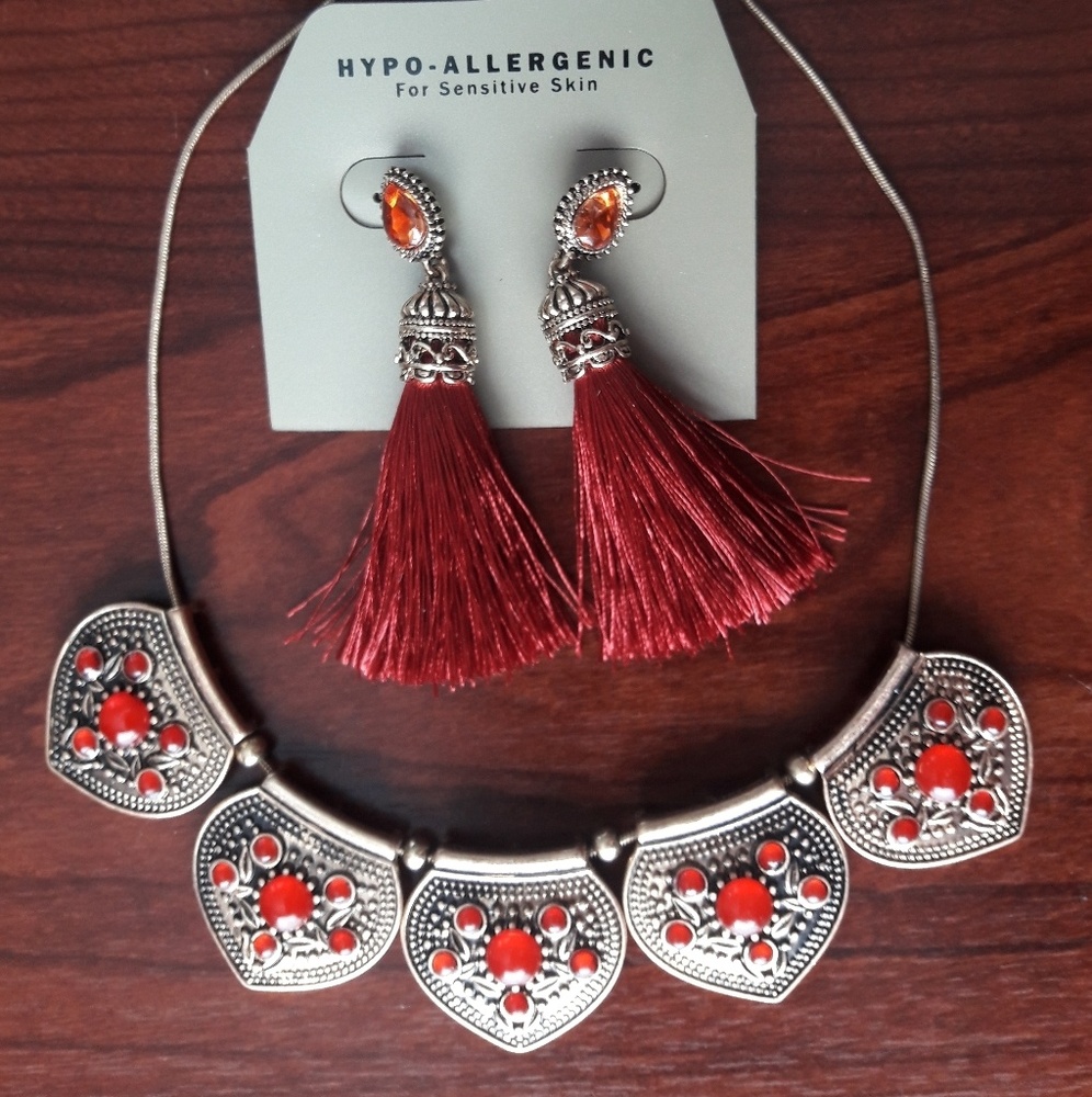 Necklace and earring set